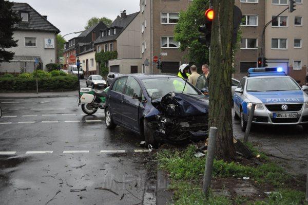 VU nach Verfolgungsfahrt Koeln Poll Siegburgerstr Poll Vingsterstr P05.JPG